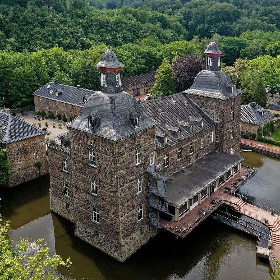 Schloss Hugenpoet uai, , Schloss Hugenpoet in Essen erwartet seine Gäste