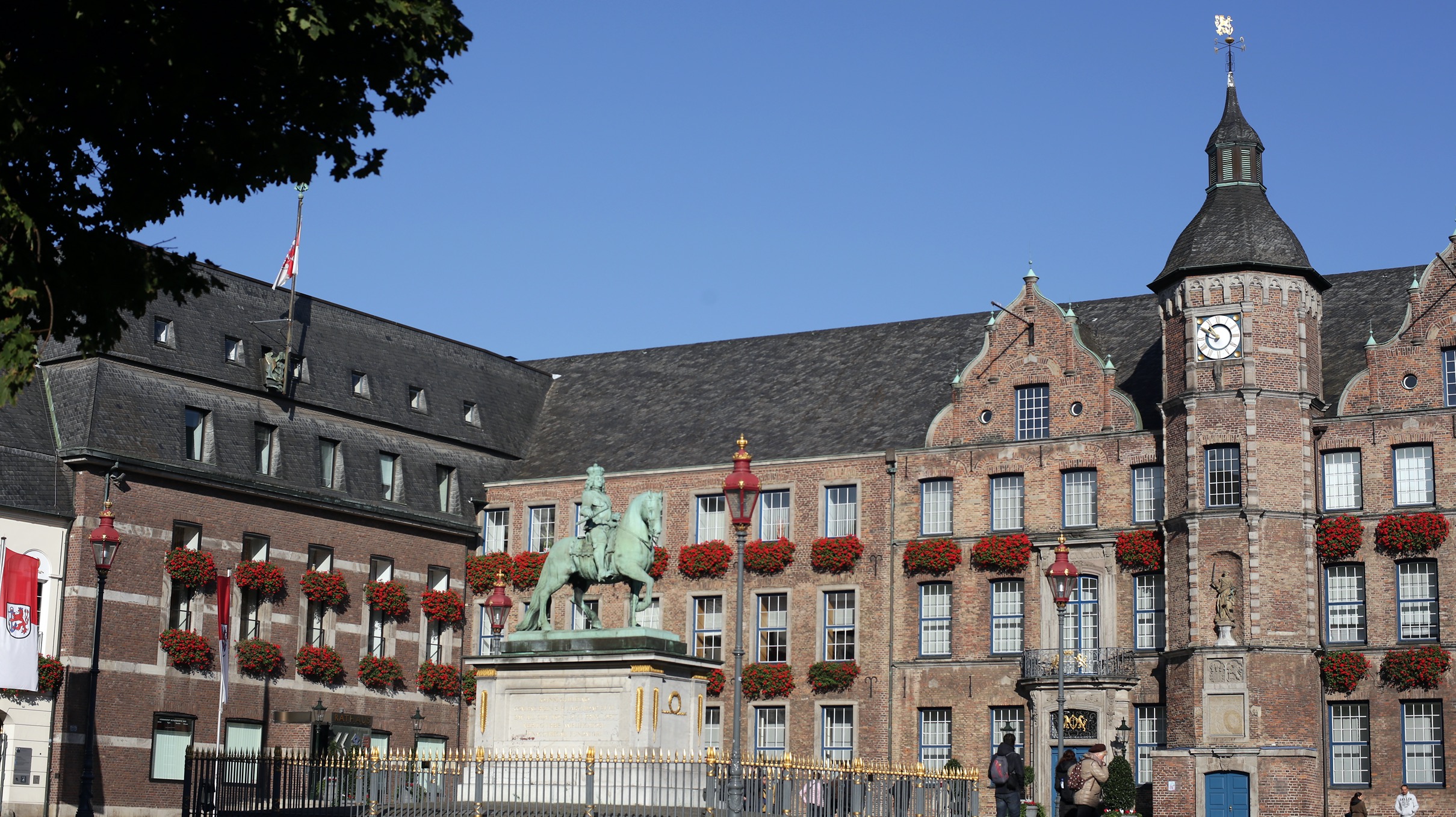 Duesseldorfer Rathaus, , Öffentlichkeitsbeteiligungen zu vier städtebaulichen Vorhaben