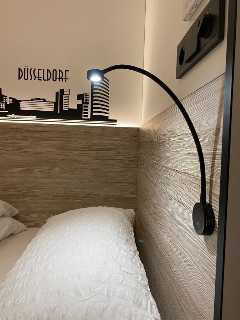 roatel innen leselampe, , Das kleinste Hotel der Welt kommt aus Düsseldorf